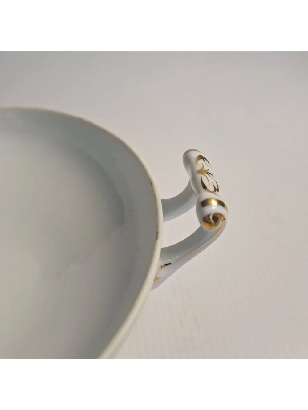VTG WENTWORTH CHINA JAPAN PURPLE FLORAL GOLD TRIM LIDDED VEGETABLE BOWL VIOLA